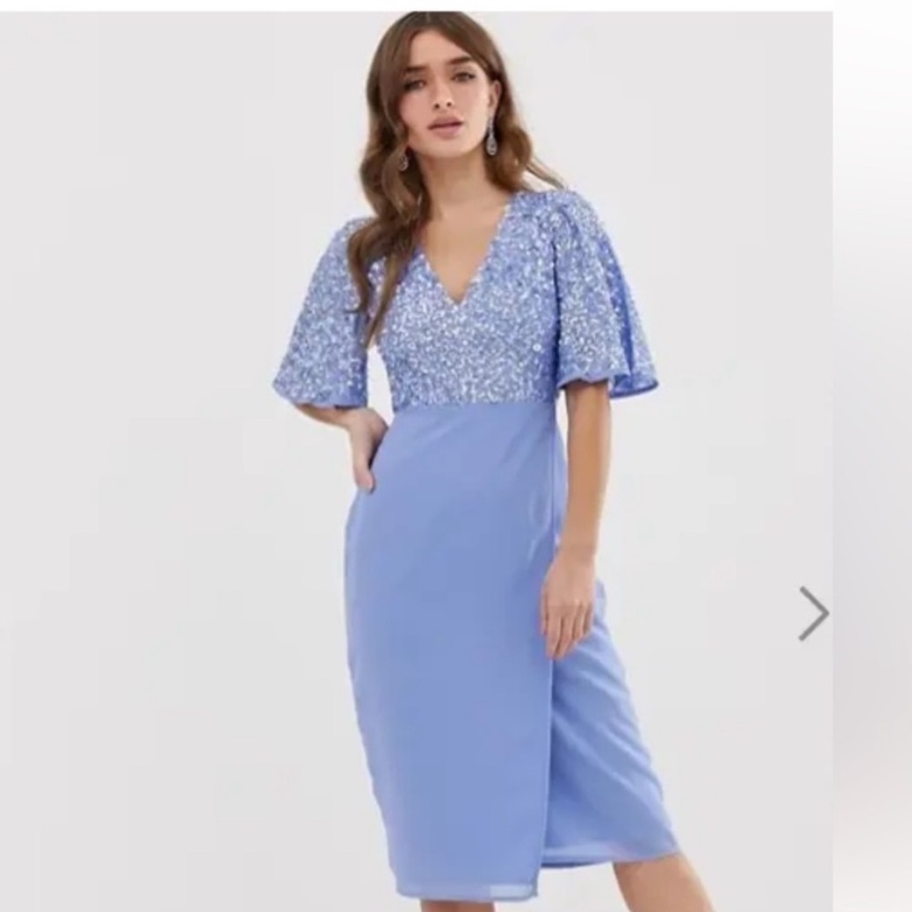 Elegant Blue V-Neck Dress
